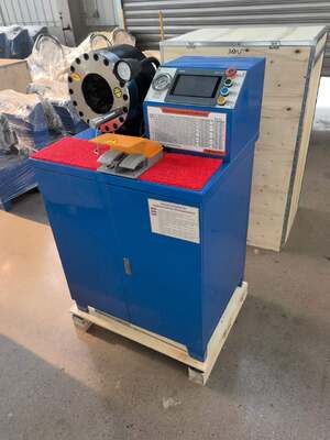 Giá tốt. Máy uốn ống cao su 2 inch 600T Model cao hơn Màu xanh lam Điện áp 220v / 380v Hệ thống điều khiển PLC với phạm vi 6-51mm và 10 khuôn có thể thay thế cho nhau trực tuyến