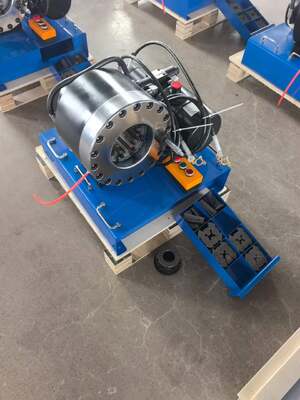 Giá tốt. 12V / 24V Voltage 2 Inch Hydraulic Hose Crimping Machine Với 600T Crimping Force 10 Die Và 6-51mm Range Cho Loading xe hơi Cho tiếng nói làm việc nhỏ hơn online